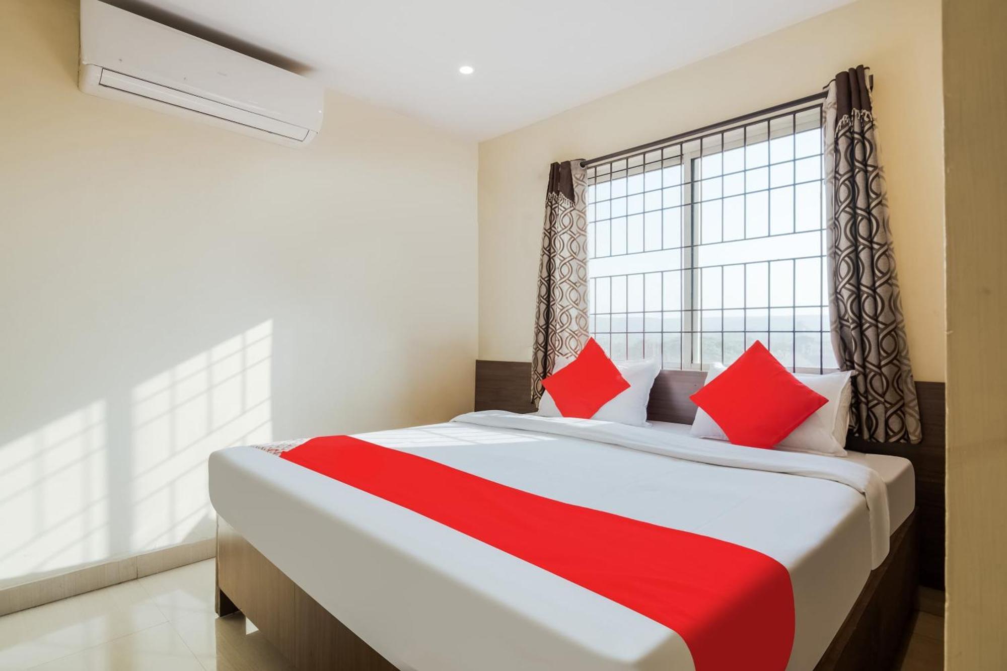Hotel O Anu Grand Visákhapatnam Kültér fotó