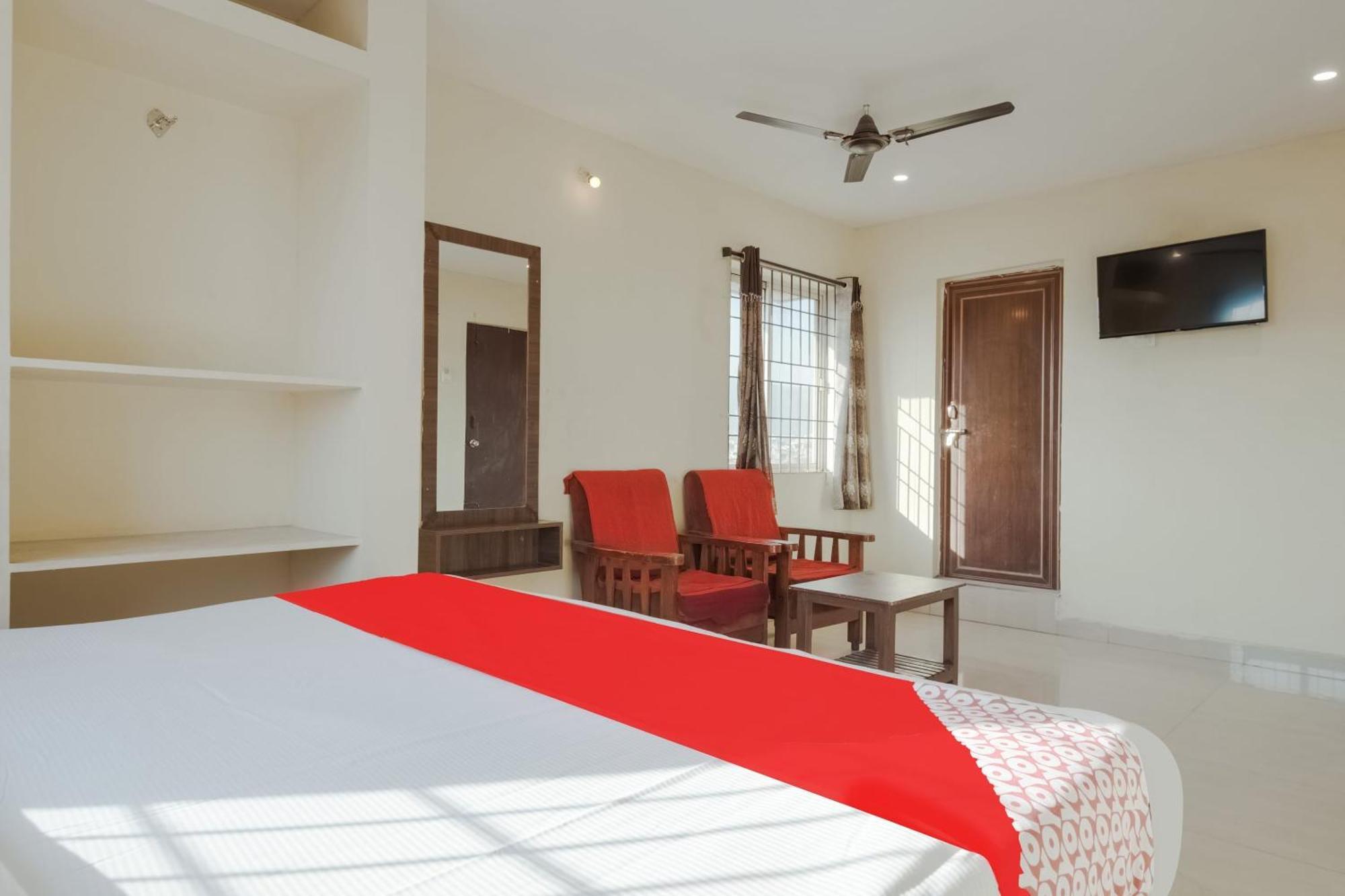 Hotel O Anu Grand Visákhapatnam Kültér fotó