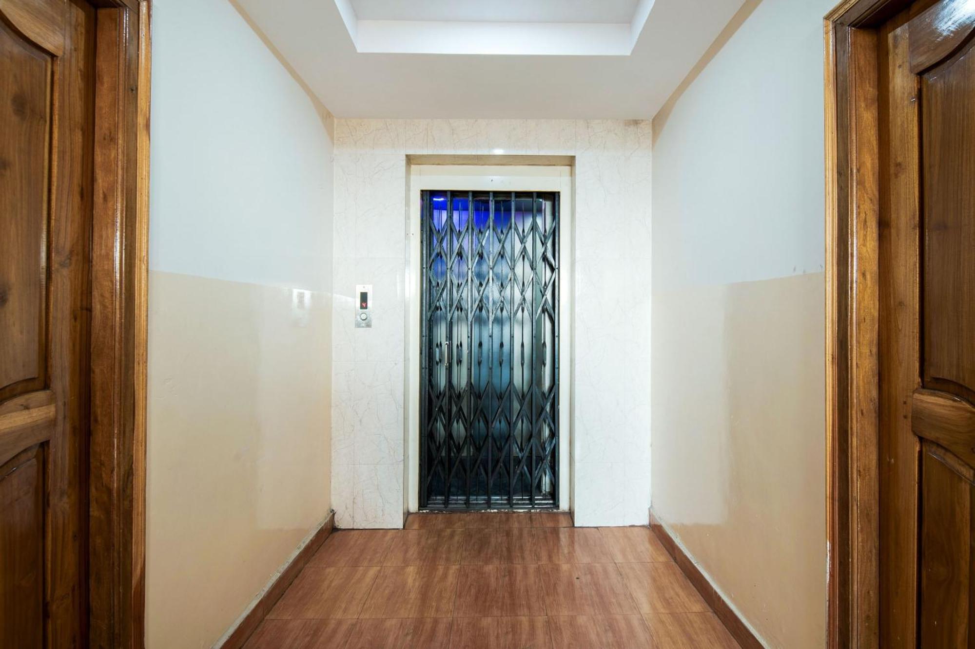 Hotel O Anu Grand Visákhapatnam Kültér fotó