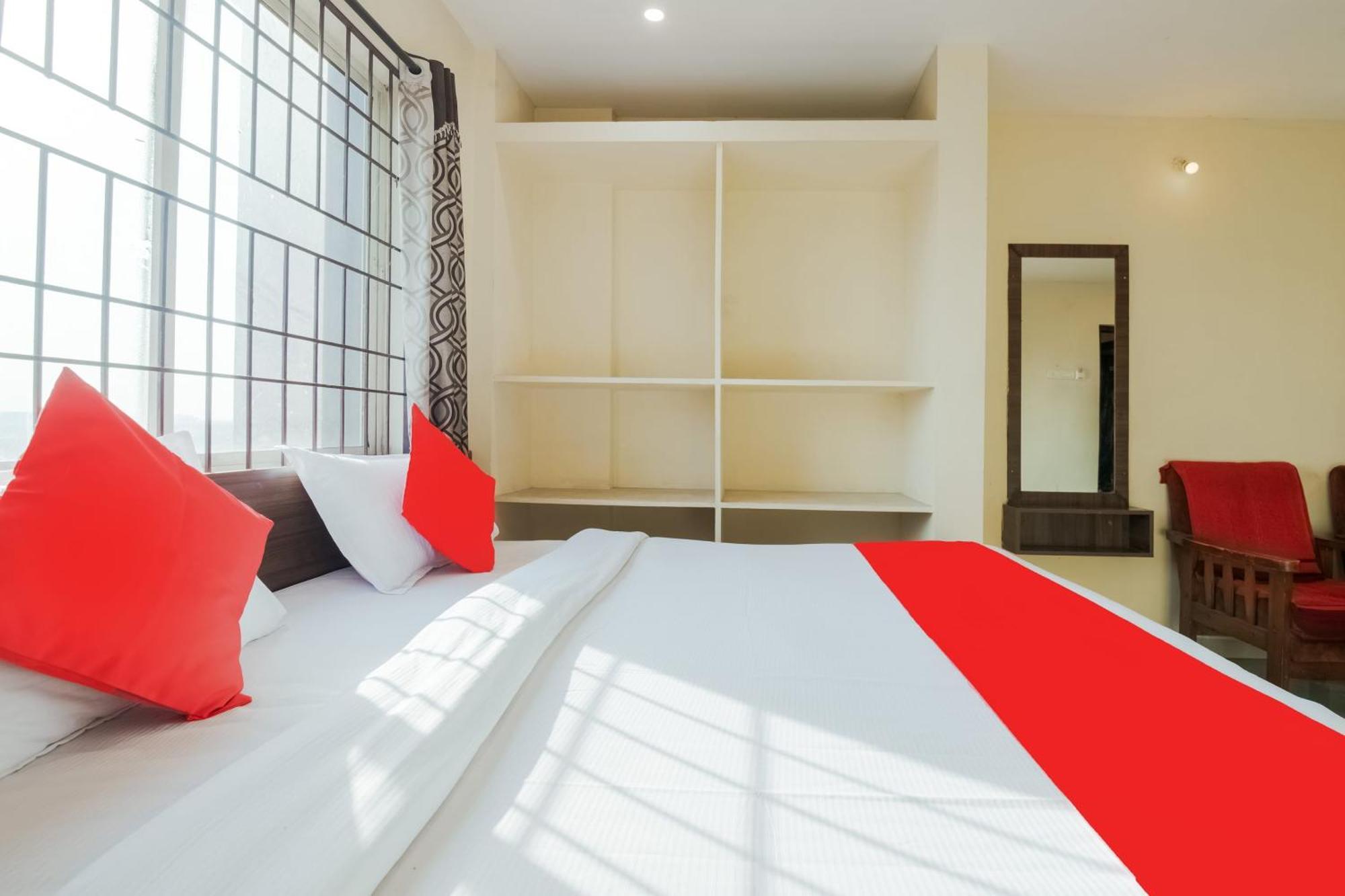 Hotel O Anu Grand Visákhapatnam Kültér fotó